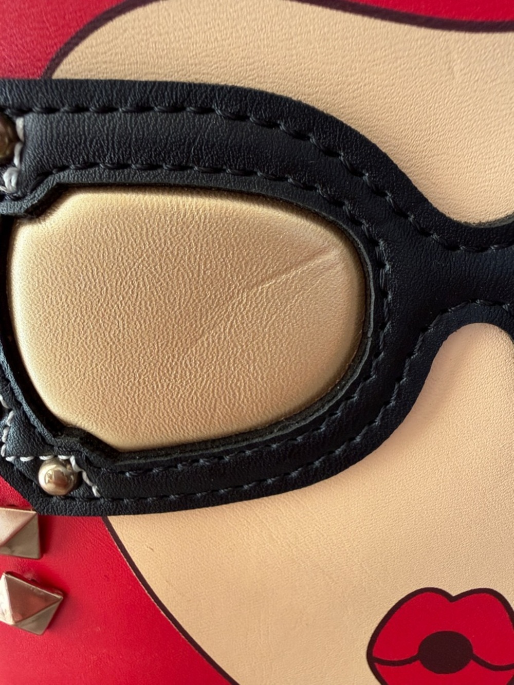 Red Novelty Crossbody Bag with handle,Graphic Face Design - Picture 4 of 7